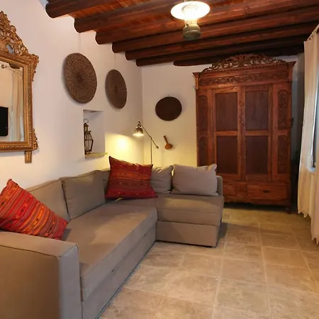 Imagine Your Family Renting This Traditional Stone Built Cottage, Nicosia 1003 فيلة *